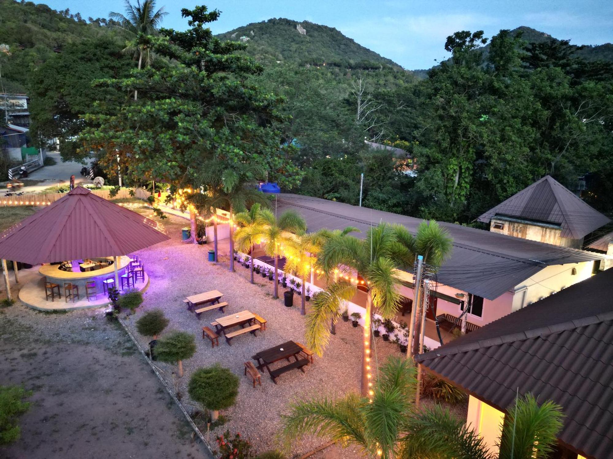 קו טאו Escape Divers - Jungle Hostel And Dive Centre מראה חיצוני תמונה